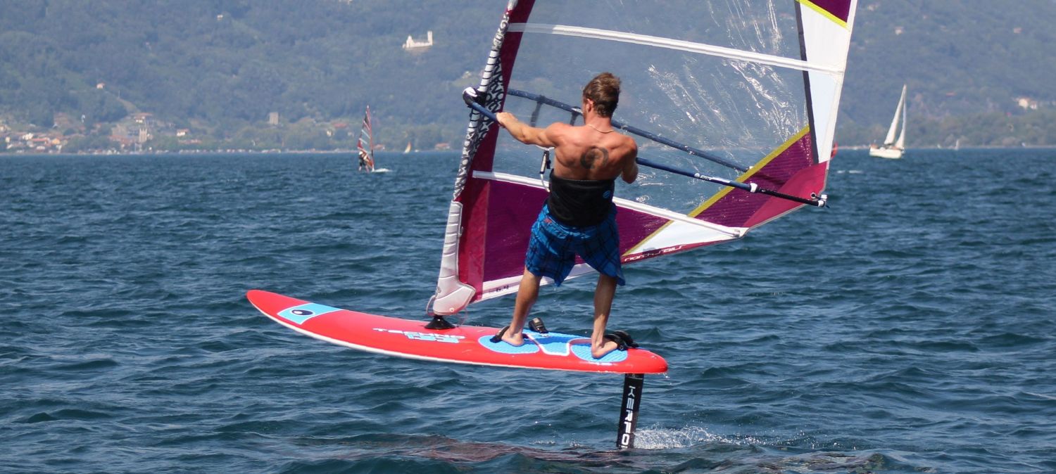 Foiling Windsurfen Domaso Comersee