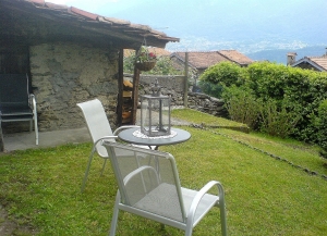 Wohnung "La Nicchia" Vercana Garten